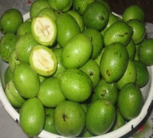 Зеленый грецкий орех