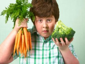 мальчик и овощи 