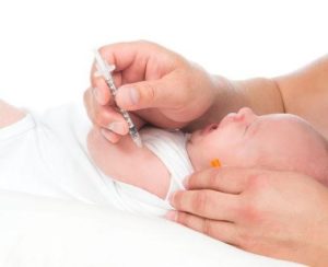 Какие обязательные прививки ставят всем детям в роддоме