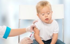 Почему дети могут заболеть сразу после прививки