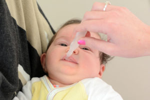 Ребенку делают прививку от ротавируса