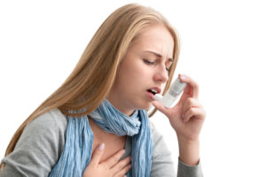 Приступ астмы у девушки